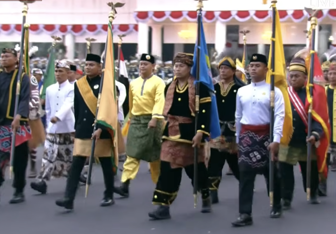 Pataka Kesultanan Banjar Iringi Teks Proklamasi di Istana Negara